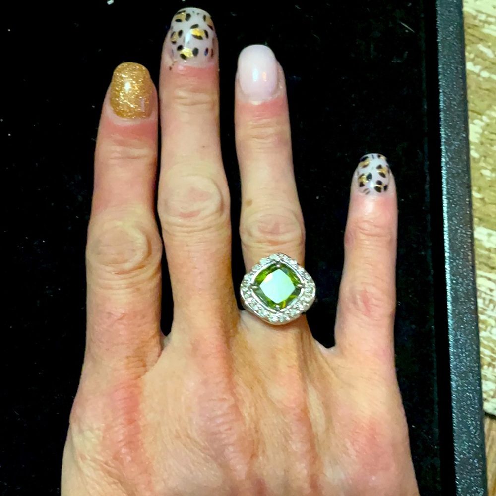 Beautiful silver and Peridot ring NWOT